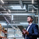 5 Gründe, warum modulare LED-Linienleuchten die Zukunft für Hallen, Lager und Gewerbeimmobilien sind