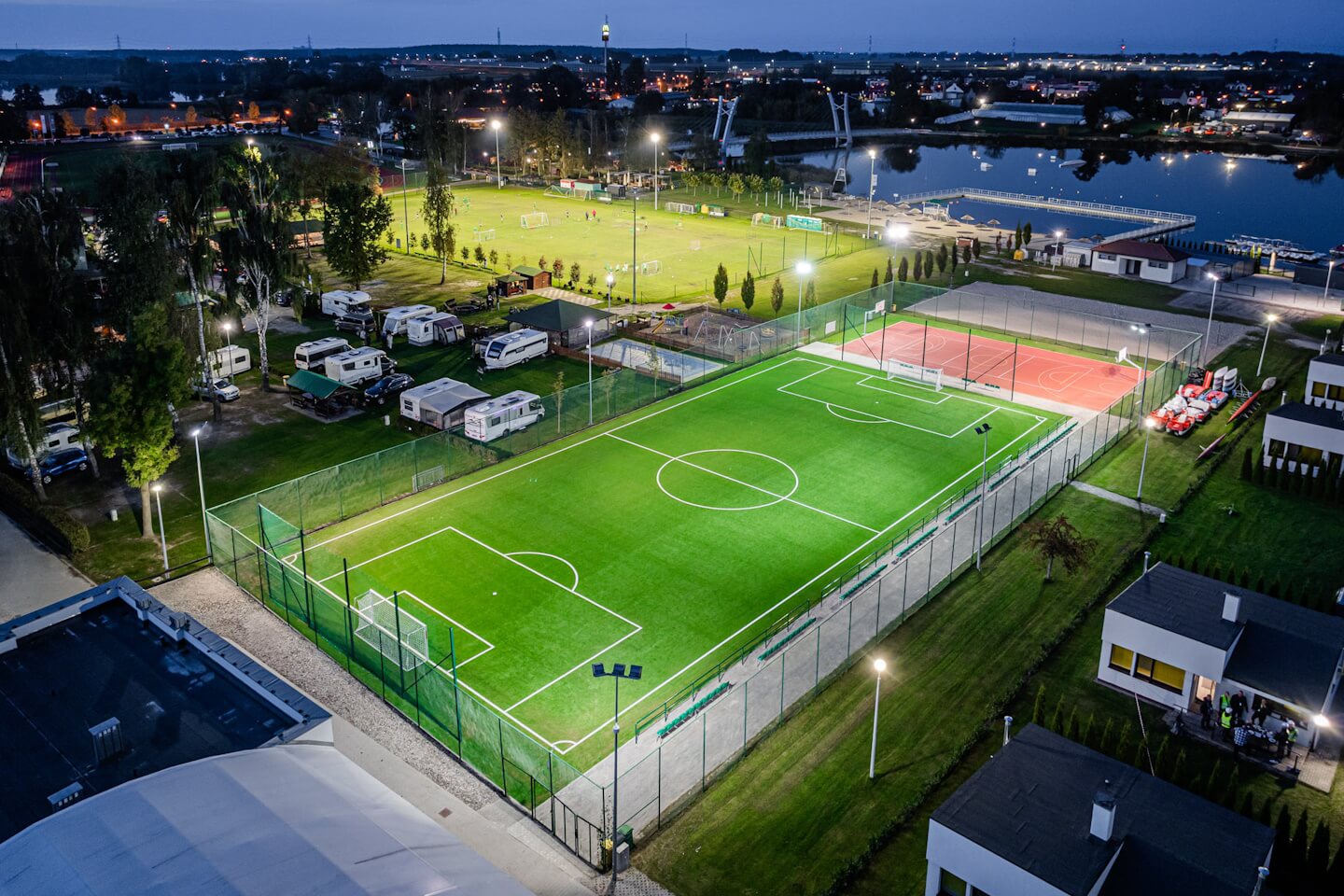 Volleyballplatz und Orlik Oaza Kórnik