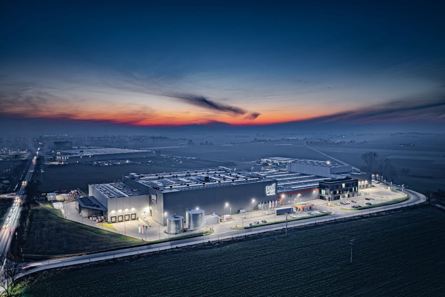 Polipak-Werke – moderne LED-Beleuchtung in der Produktionshalle und in den Büros