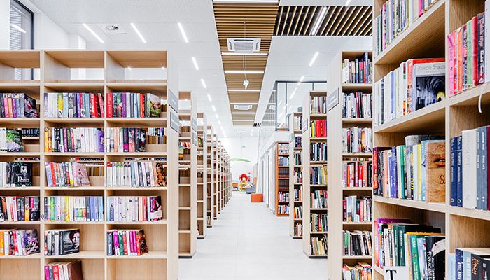 Wir haben den neuen Sitz der Bibliothek in Zdzieszowice beleuchtet